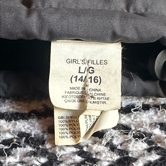 The North Face Girls Hyvent Snow Ski Gloves in Black & Gray - Picture 11 of 12